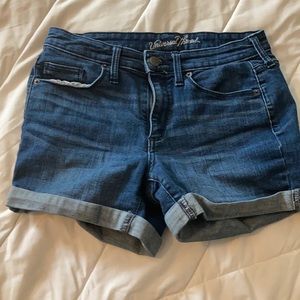 Universal Thread shorts - Size 4